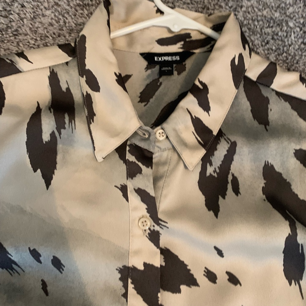 Express animal print button up crop blouse size large - Picture 3 of 5